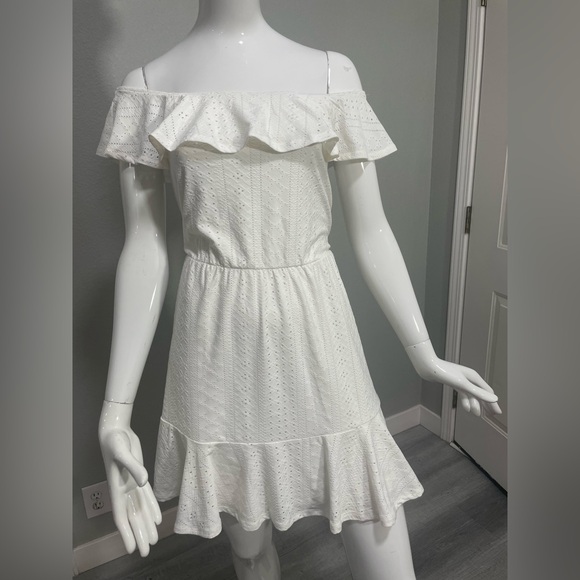BCBGeneration Dresses & Skirts - BCBGeneration 👗White Ruffled Tiered Off-Shoulder Sundress, size medium (EUC)